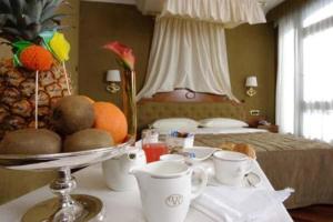 A bed or beds in a room at Palazzo Rosenthal Vesuview Hotel & Resort
