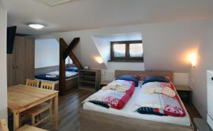 Postel nebo postele na pokoji v ubytování Apartments Stein