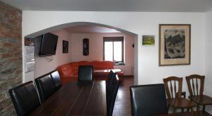 TV a/nebo společenská místnost v ubytování Apartments Stein
