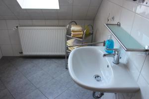 Et badeværelse på Ferienwohnungen Patsch + 76 billeder