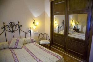 Posteľ alebo postele v izbe v ubytovaní Hostal Restaurante Dulcinea de El Toboso