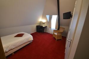 Un pat sau paturi într-o cameră la Stadshotel Ootmarsum