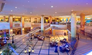 Amwaj Oyoun Resort & Casino 레스토랑 또는 맛집