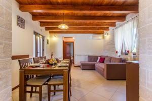 Posezení v ubytování Holiday house Casa Mia with a private swimming pool