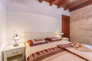 Postel nebo postele na pokoji v ubytování Holiday house Casa Mia with a private swimming pool + 28 fotografií