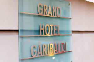 a street sign with a blue background at Hotel Garibaldi in Palermo