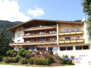 Nespecifikovaný výhled na hory nebo výhled na hory při pohledu z hotelu