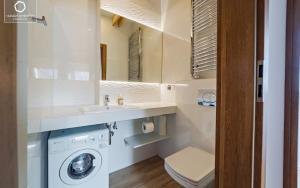 Koupelna v ubytování Wonder Home - Apartamenty w spokojnej okolicy, z widokiem na góry