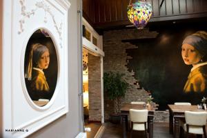 Restoran või mõni muu söögikoht majutusasutuses Hotel Johannes Vermeer Delft