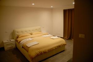 Una cama o camas en una habitación de Yuba - Aragon home holiday 13 fotos más
