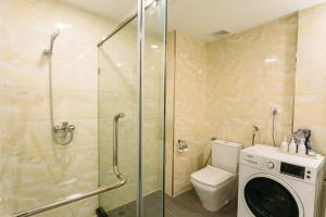 Koupelna v ubytování CA&SA Serviced Apartment