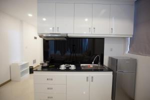Kuchyň nebo kuchyňský kout v ubytování CA&SA Serviced Apartment