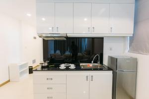 Kuchyň nebo kuchyňský kout v ubytování CA&SA Serviced Apartment