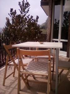 a table and chairs on a balcony with a view at casa luminosa in Arona