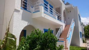 Gallery image of Amazones Villas Apartments in Stalís