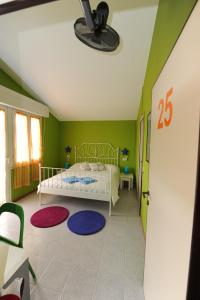 Postel nebo postele na pokoji v ubytování Sunflower Beach Backpacker Hostel & Bar