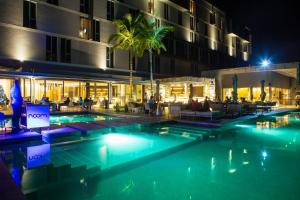 Bazén v ubytování Noom Hotel Conakry nebo v jeho okolí
