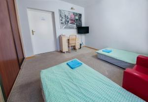Posteľ alebo postele v izbe v ubytovaní Wilanowska Hostel