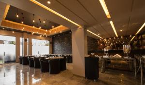 Restoran või mõni muu söögikoht majutusasutuses Enrise By Sayaji Ahmednagar