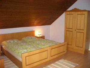 A bed or beds in a room at Haus Osterrieder