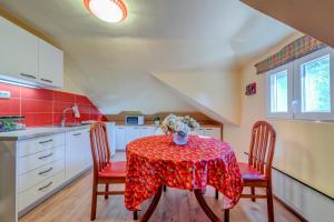 Кухня или мини-кухня в Apartment Bačvice Holiday with free parking
