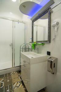 Bathroom sa B&B Wimbledon Garni Concept