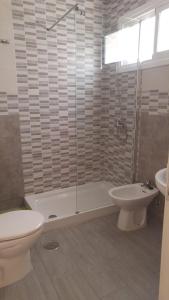 Apartamentos ORLANDO en Costa Adeje的一间浴室