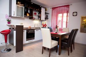Kuchyň nebo kuchyňský kout v ubytování Apartman u srcu grada - Ilićev prolaz
