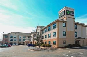 a hotel with a parking lot in front of it at Extended Stay America Select Suites - Detroit - Roseville in Roseville