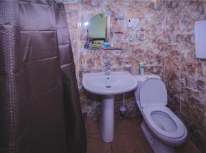 A bathroom at Marshal Resort Kobuleti