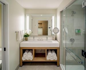 Limelight Hotel Ketchum的一间浴室