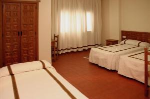 A bed or beds in a room at Hotel Hispanidad
