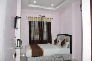 Ένα ή περισσότερα κρεβάτια σε δωμάτιο στο Hotel Galaxy Inn