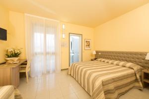 TV a/nebo společenská místnost v ubytování Hotel Gemma Del Mare
