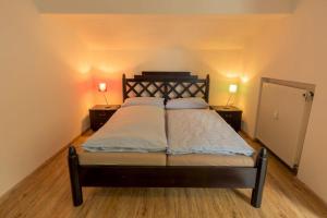 Ein Bett oder Betten in einem Zimmer der Unterkunft Alpen Deluxe Oberammergau