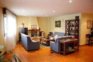 a living room with two chairs and a table at Pensión Mosende in Porriño