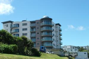 ニューキーにあるStunning Two Bed Sea View Apartment with Pool & Gymのギャラリーの写真