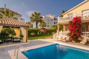 Photo de la galerie de l'établissement Villa Las Chapas Playa, à Marbella