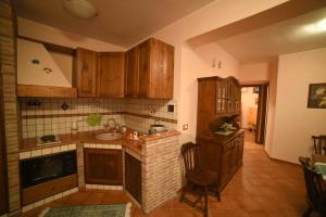 Kuchyň nebo kuchyňský kout v ubytování Apartment San Pancrazio