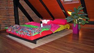 Posteľ alebo postele v izbe v ubytovaní Old Attic House