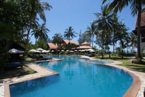 a pool at the resort at Coral Hotel Bangsaphan in Bang Saphan