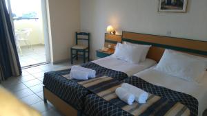 Posteľ alebo postele v izbe v ubytovaní Porto Skala Village Hotel