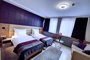 Ліжко або ліжка в номері Hotel Srbija Garden-FREE PARKING