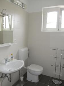 Łazienka w obiekcie Apartments Maržić