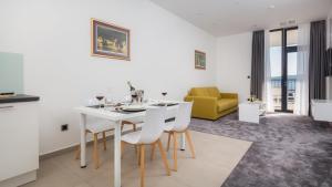 Posedenie v ubytovaní Marina Baotić Apartments