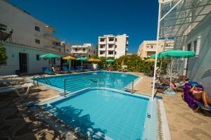 Bazén v ubytování International Hotel nebo v jeho okolí