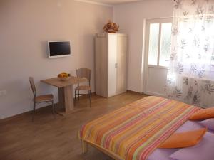 TV a/nebo společenská místnost v ubytování Apartments & Rooms Milka