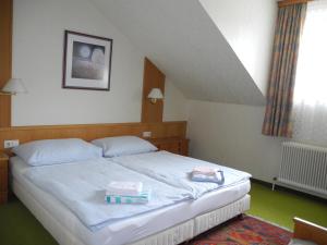 Postel nebo postele na pokoji v ubytování Hotel Rosner