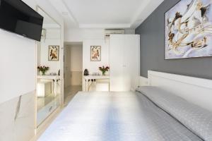 a bedroom with a bed and a flat screen tv at Little Aurelius in Rome