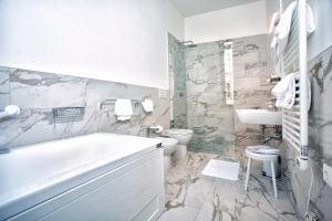 a bathroom with a tub and a toilet and a sink at Hotel Ca' Nobile Corner in Venice +37 photos